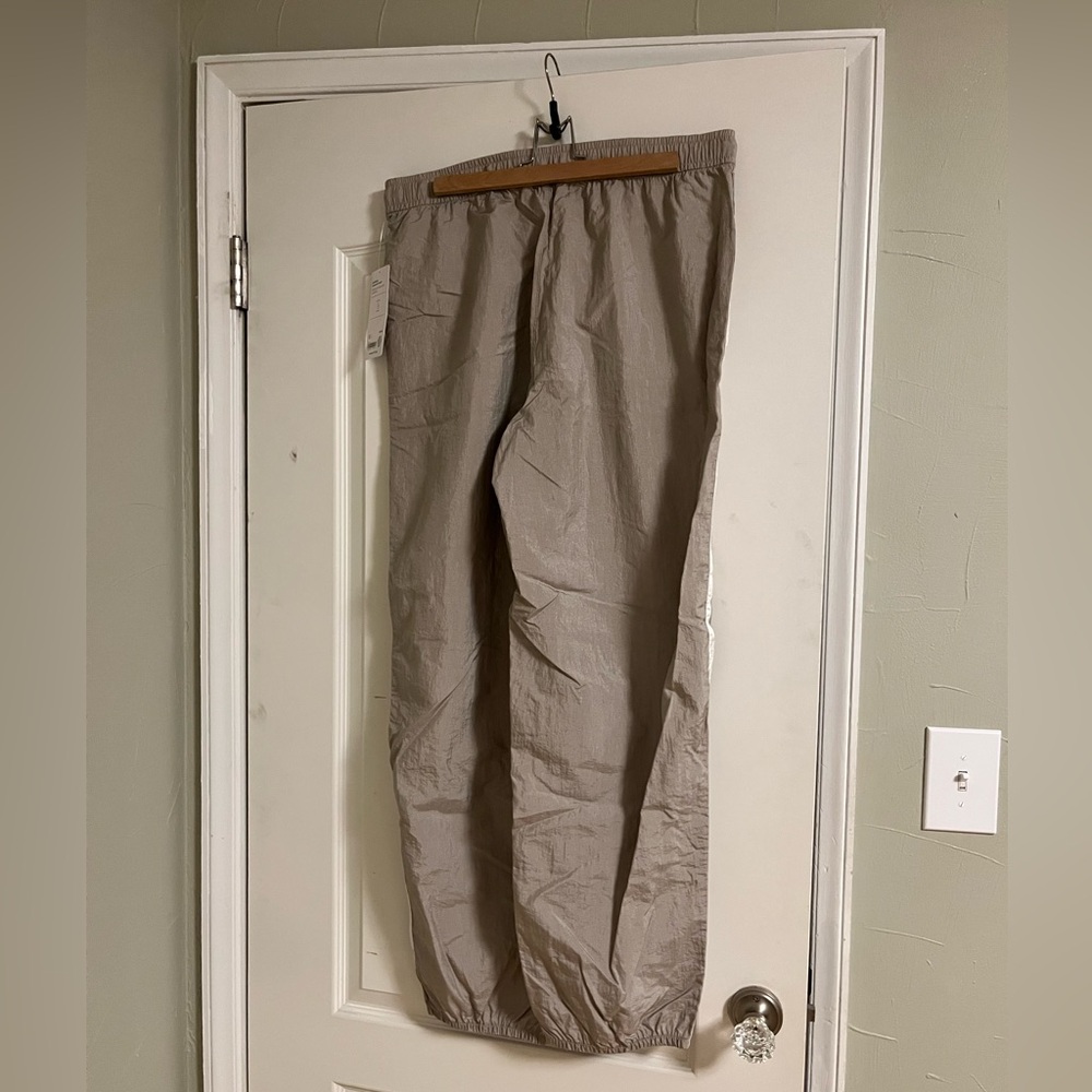 Athleta Daybreak Parachute Pants - size large tall - Picture 3 of 4